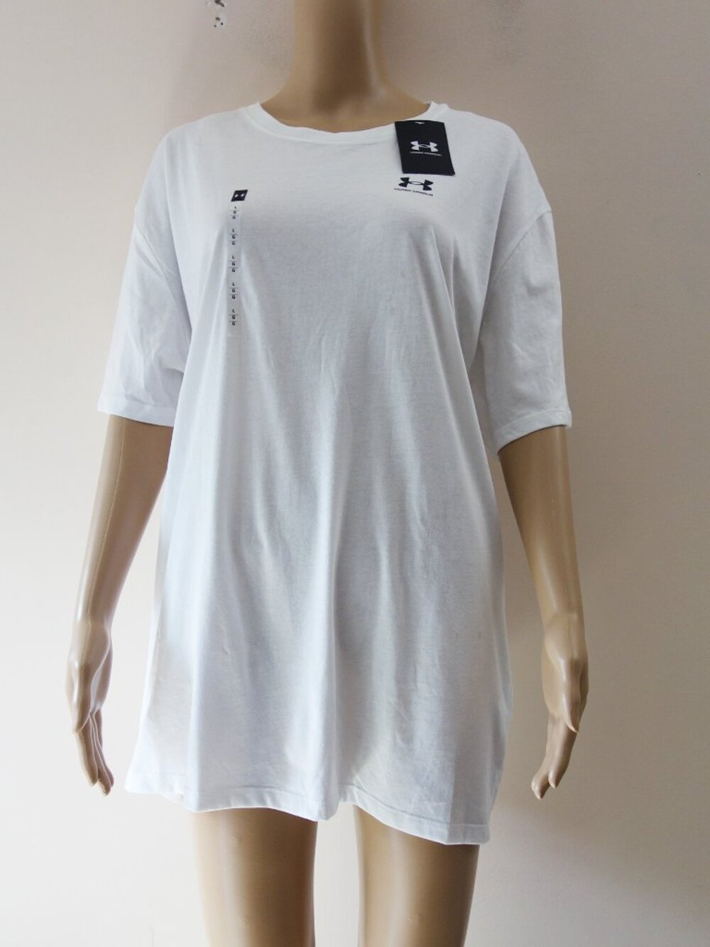 Under Armour Women's Loose fit Short Sleeve White T shirt (L) NWT!